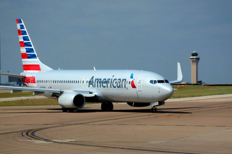 American Airlines flight carrying 4 congressmen makes emergency landing in Kansas -  VIDEO 
