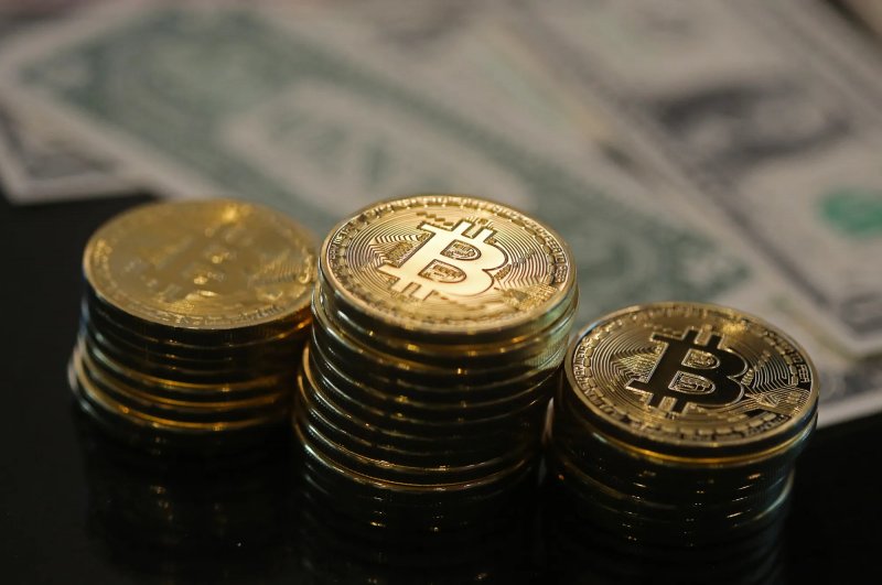 Bitcoin hits six-month low amid Fed rate uncertainty