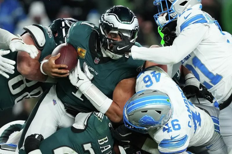 Jalen Hurts' lone TD leads Eagles to 16-9 victory over Lions
