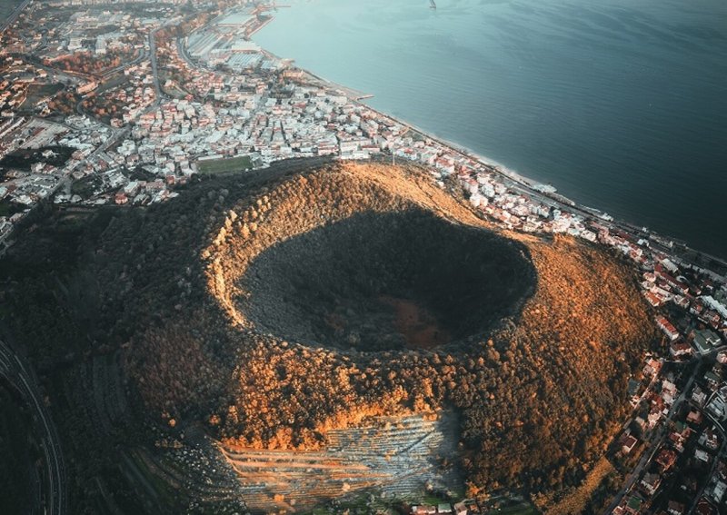 Scientists find hidden ring fault beneath dangerous Campi Flegrei volcano