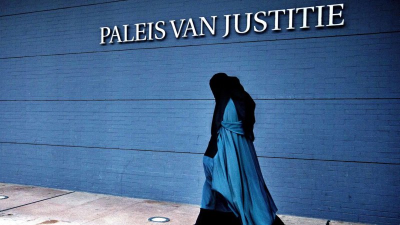 Dutch headscarf ban for enforcement officers delayed after warning