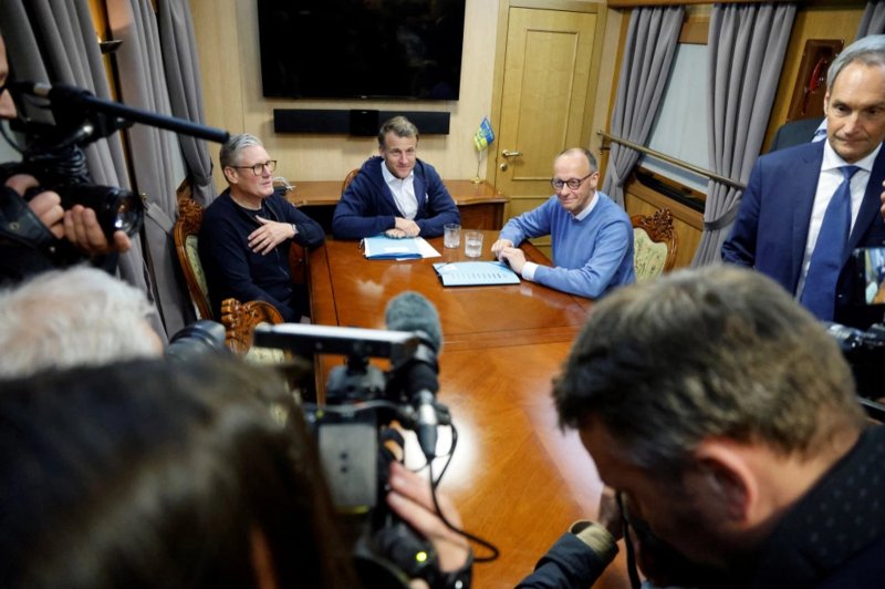 UK's Starmer to meet Macron and Merz in Berlin