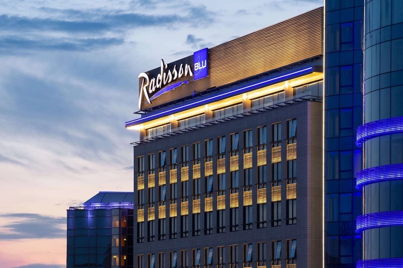 Fire breaks out at Radisson Blu hotel in central Moscow, 400 evacuated -  VIDEO  