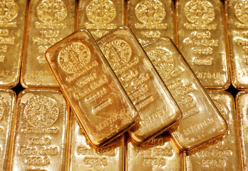 Gold holds steady as markets trim expectations for near-term Fed rate cut