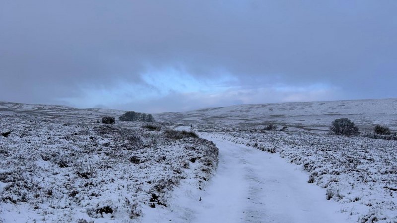 The first snow of this season covered the British Yorkshire Dales - VIDEO 