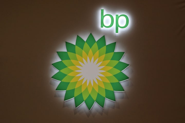 BP crew excavates Olympic Pipeline but cause of leak still unknown 