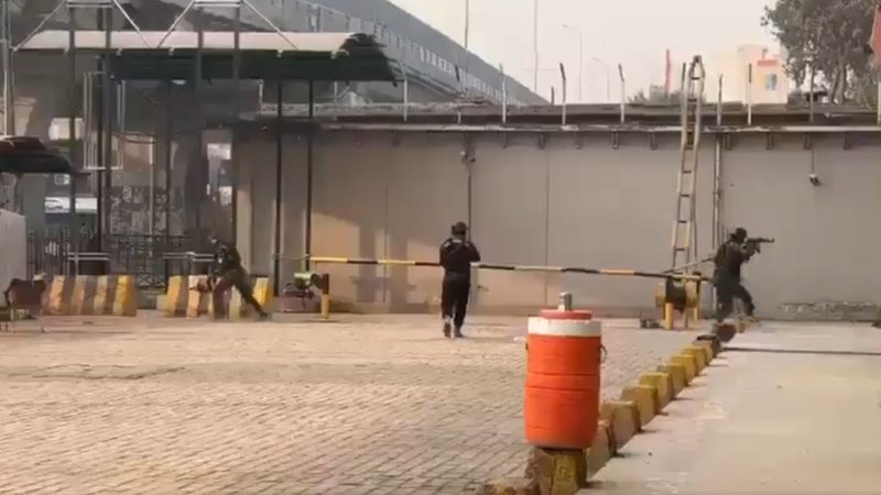 Gunmen, suicide bombers attack paramilitary HQ in Pakistan’s Peshawar 