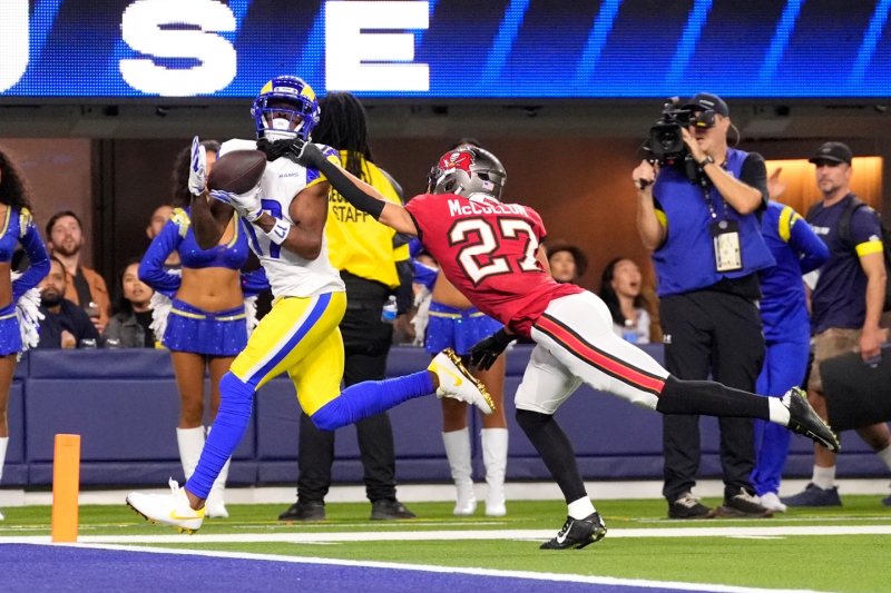 Rams seize NFC lead with dominant 34–7 win over Buccaneers