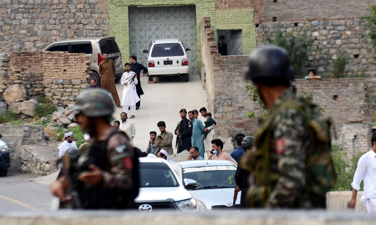 Suicide bombers kill at least 3 at Pakistan paramilitary headquarters