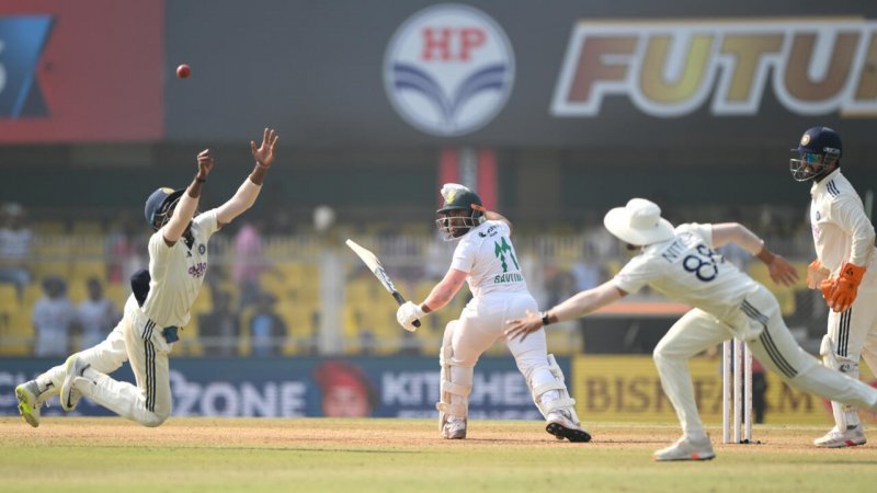 Jadeja takes two as South Africa extend lead to 395 in second India Test
