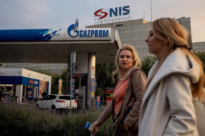 Serbia’s NIS oil refinery halts operations as U.S. sanctions take effect 