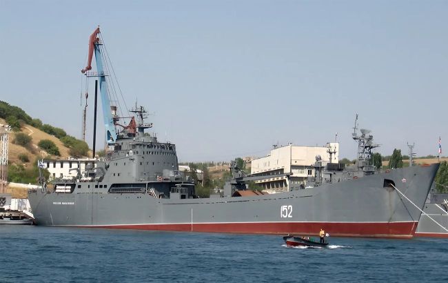 Ukraine hits landing ship and oil infrastructure in strike on Novorossiysk -  VIDEO 