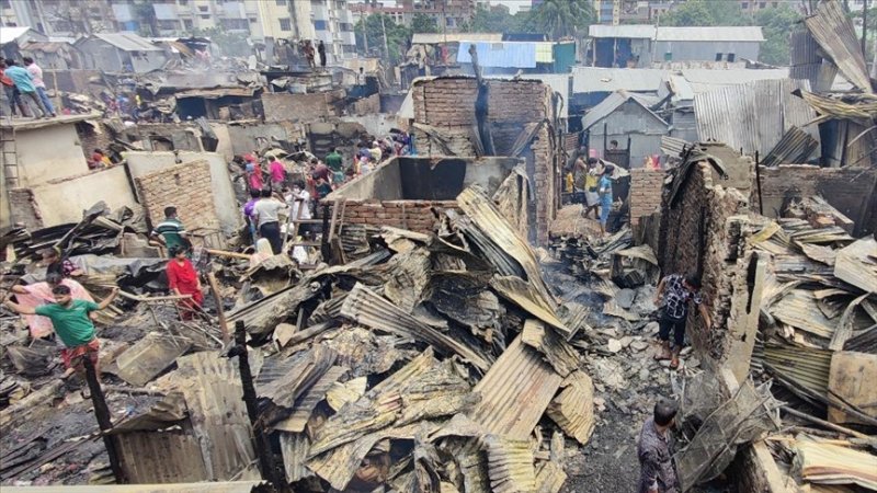 Bangladesh slum fire leaves thousands homeless 
