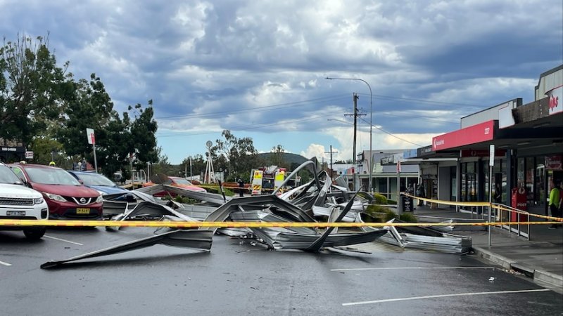 Storms cut power to 75,000 in Sydney and western NSW