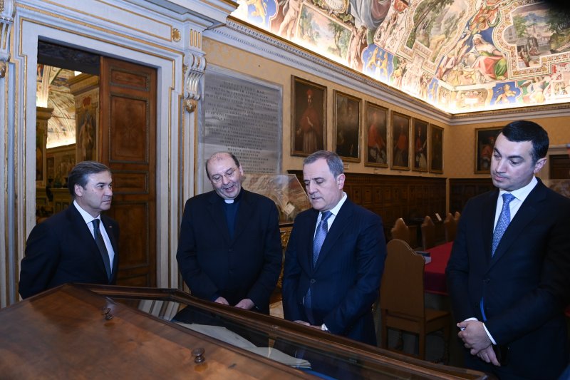 Azerbaijani FM visits Vatican Apostolic Library