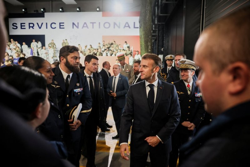 Macron launches voluntary youth military service 