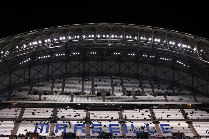 Newcastle fans assaulted by police in Marseille 