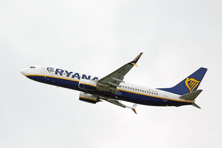 Ryanair ends subscription service after costly eight-month trial 