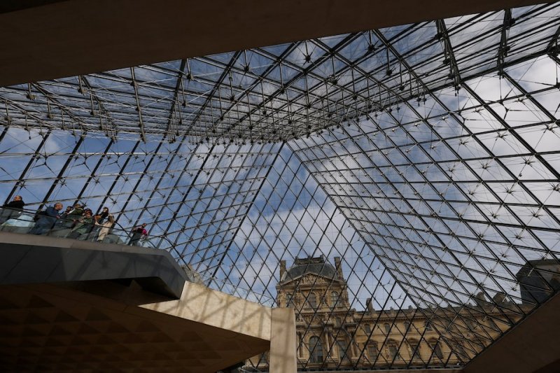 Louvre hikes ticket prices for non-EU tourists