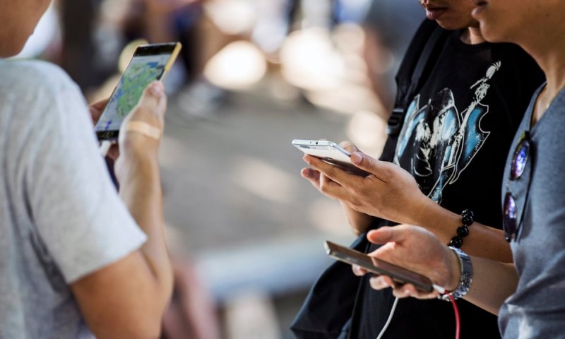 France to ban mobile phones in high schools