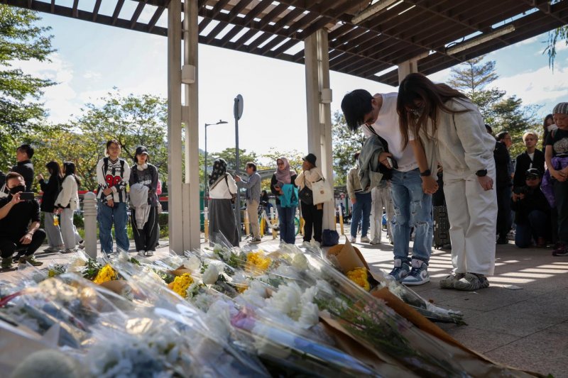 Hong Kong pays tribute to those killed in deadly building fire