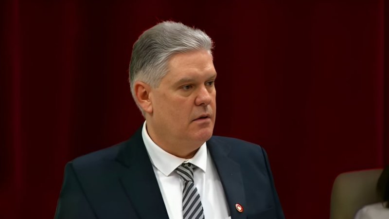 Cuba charges ex-economy minister of espionage, financial crimes