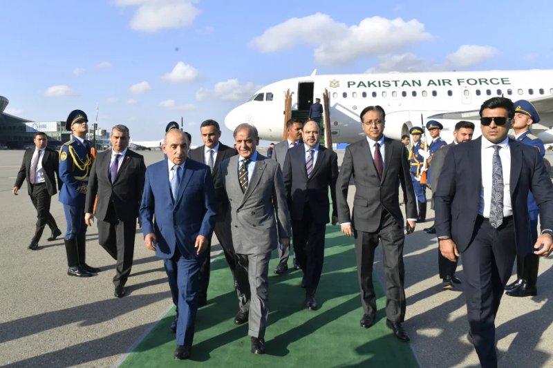 Pakistan’s prime minister arrives in Azerbaijan
