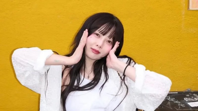 S. Korean singer Hyuna collapses on stage at music festival in Macau -  VIDEO 