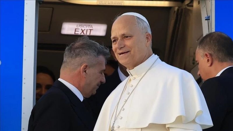 Pope Leo XIV departs Rome for first official trip to Türkiye