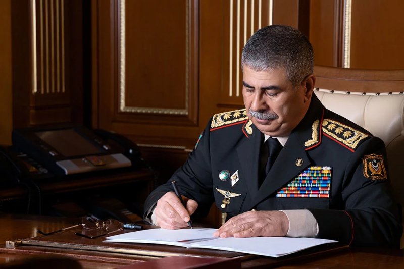 Azerbaijan’s defense chief condoles with Türkiye after plane crash