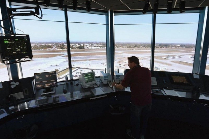 US flight risks rise amid air traffic controller shortage from shutdown