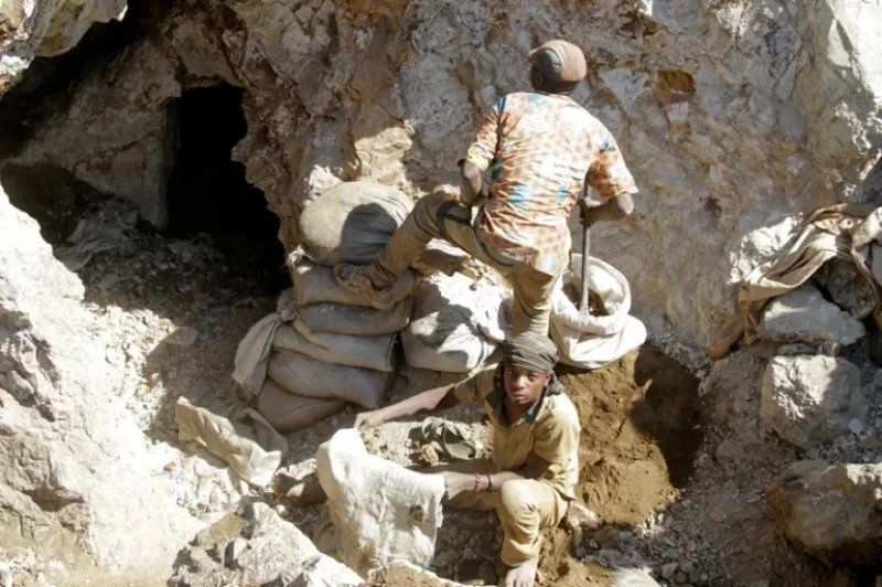 Dozens killed in landslide at copper mine in DR Congo 