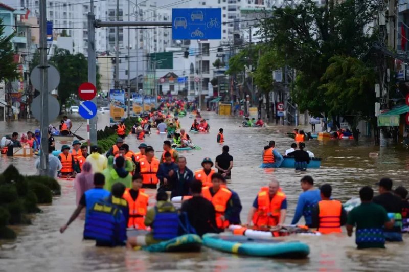Vietnam floods death toll climbs to 98