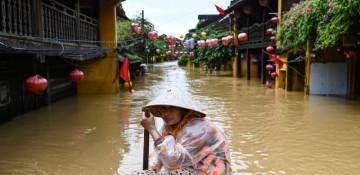 Death toll rises to 35 in central Vietnam floods 
