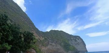 Bali halts Chinese glass lift project on iconic cliff after backlash