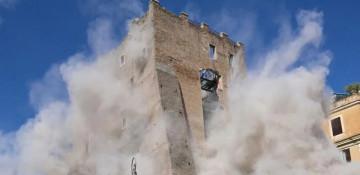Worker dies after partial collapse of medieval tower in central Rome 