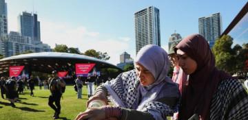 Police use pepper spray, detain 13 at Sydney defence expo protest