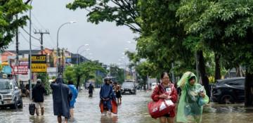 At least 23 missing after flash floods hit Indonesia