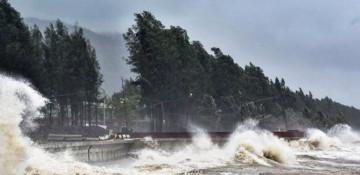 Vietnam orders evacuations, vessel ban as Typhoon Kalmaegi nears