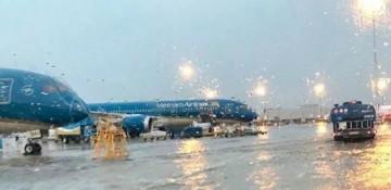 Vietnam cancels dozens of flights as Typhoon Kalmaegi nears