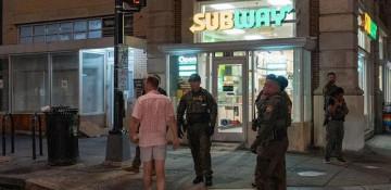 Man who threw sandwich at US border agent not guilty of assault 