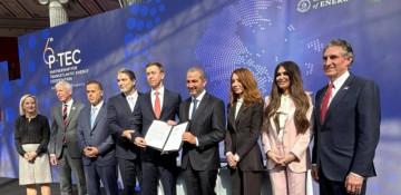 Ukraine signs landmark American LNG supply memorandum with Greek partner