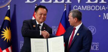 Thailand suspends peace deal with Cambodia