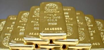 Gold pulls back slightly after three-day rally amid economic uncertainty