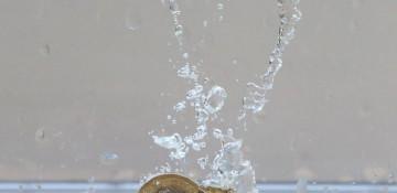 Sterling edges higher but UK growth data limits gains