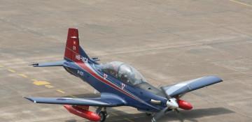 Indian Air Force trainer aircraft crashes in Chennai -  VIDEO 