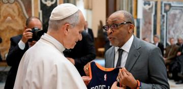 Pope hosts Hollywood stars at Vatican, laments decline in movie-going 