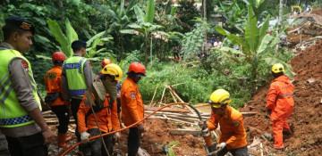 Indonesia landslide death toll climbs to 16