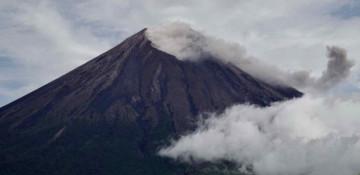Indonesia’s Semeru volcano erupts again, alert level raised to maximum -  VIDEO 