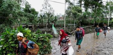 Indonesia evacuates stranded climbers after Semeru Volcano erupts 